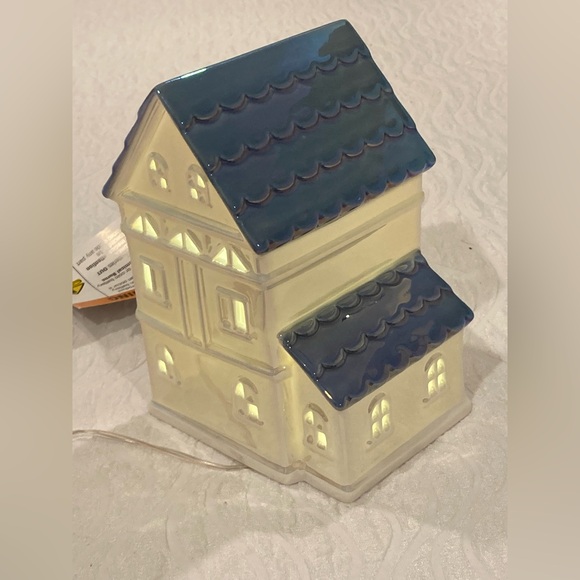 Holiday Time LED Lighted 2-story Blue & White House Christmas Tabletop Decor NEW - Picture 3 of 10